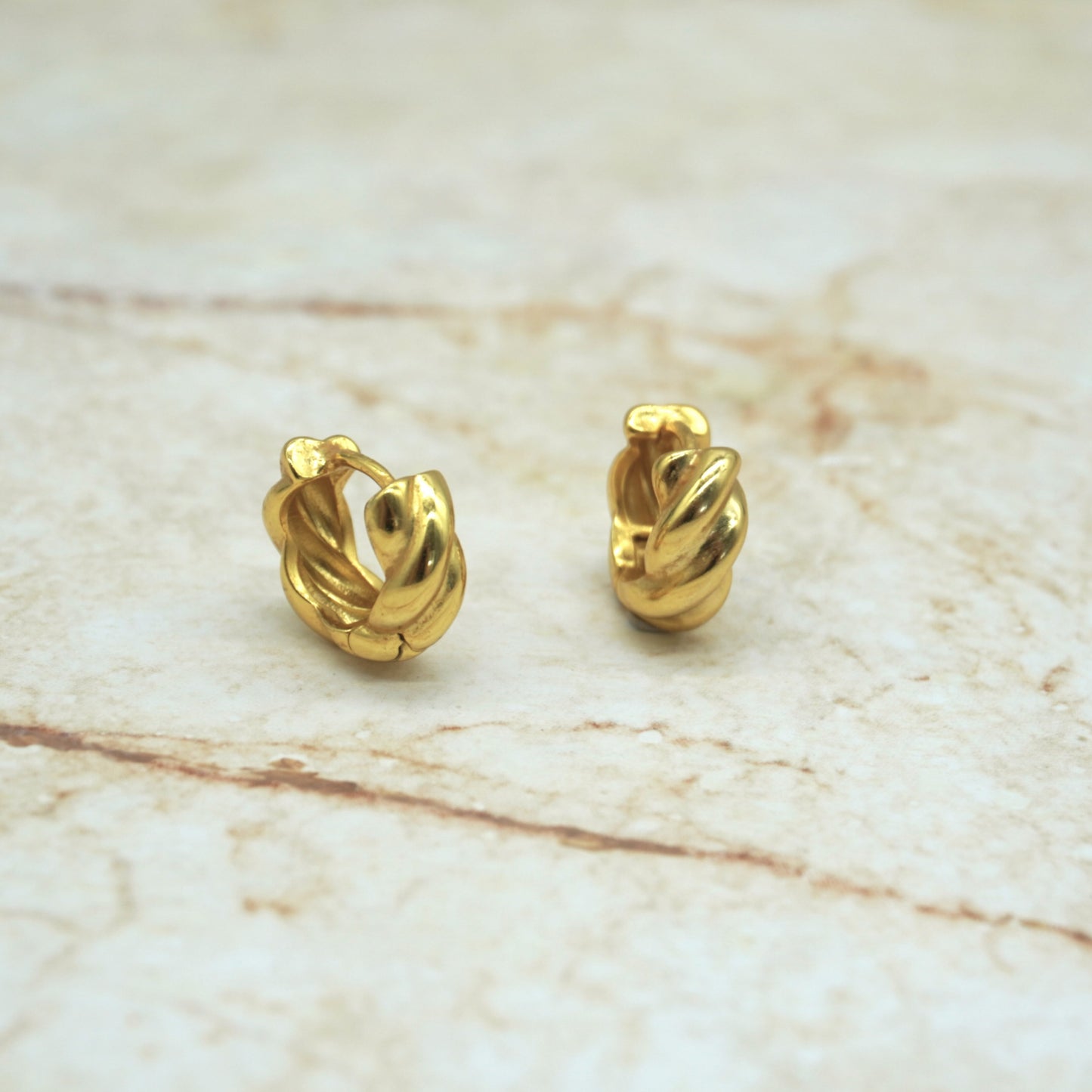 Mira Chunky/Twist Huggie Hoops