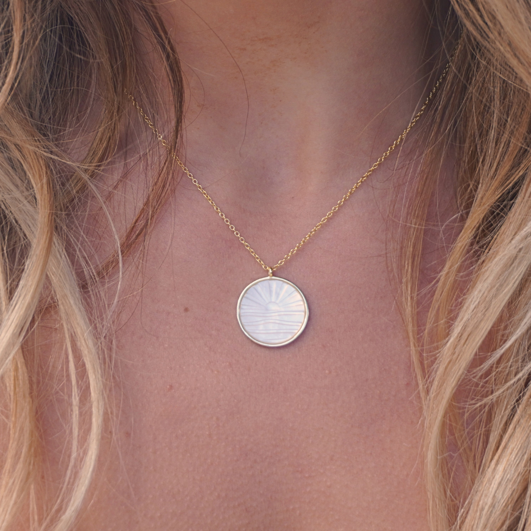 Solaya mother of pearl pendant necklace