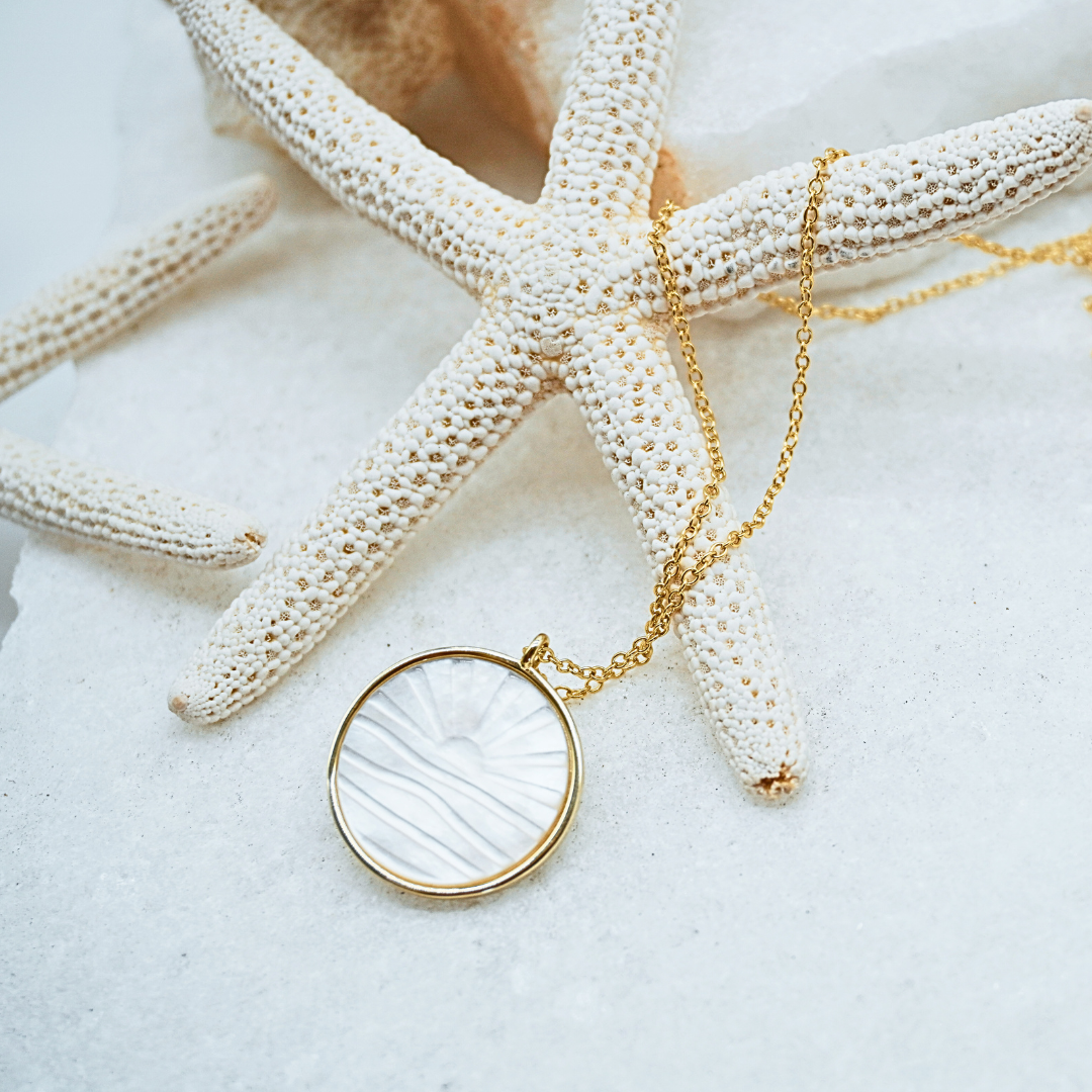 Solaya mother of pearl pendant necklace