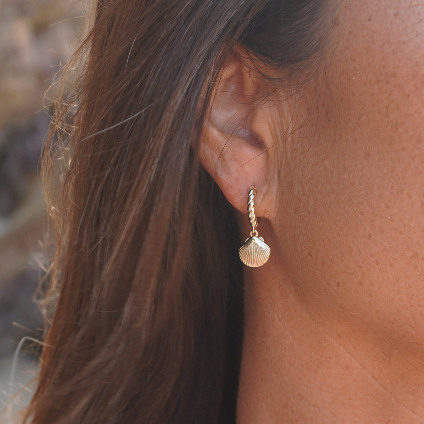 Kailumea Ocean Safe - Waterproof Jewellery tarnish-resistant gold/silver twisted pendant shell hoop for beach lovers