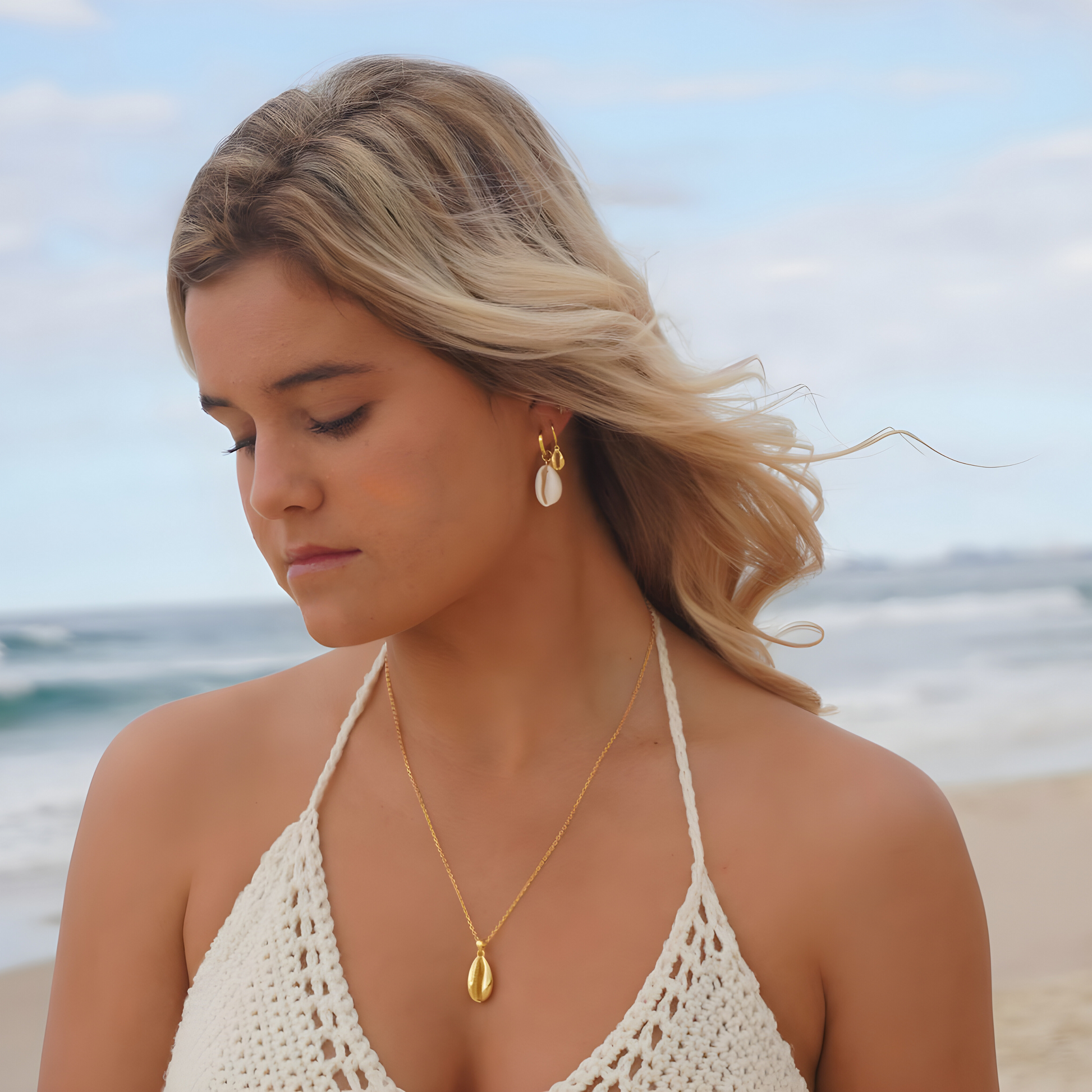 Kailumea Ocean Safe - Waterproof Jewellery tarnish-resistant gold/silver cowrie shell pendant hoops for beach lovers