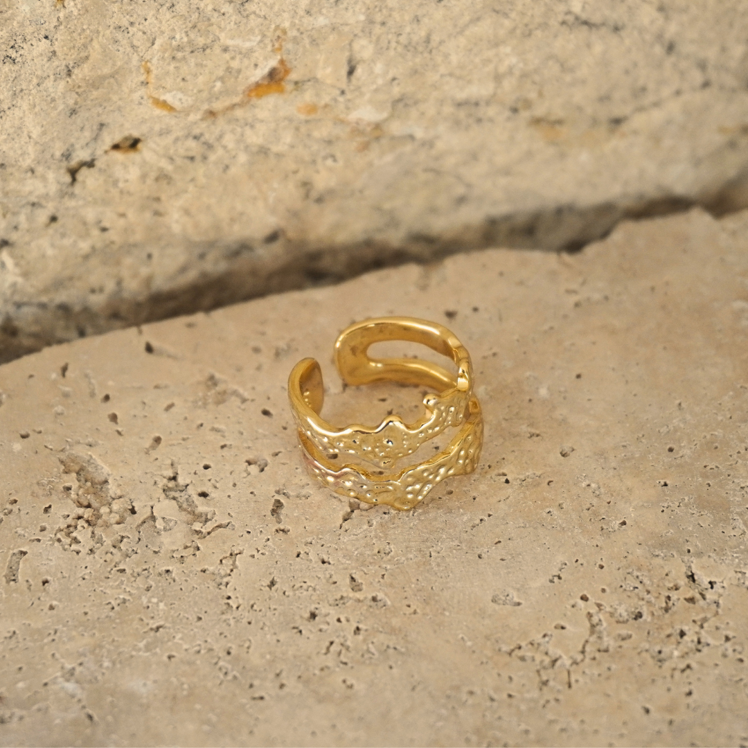 Onyx Hammered Ring