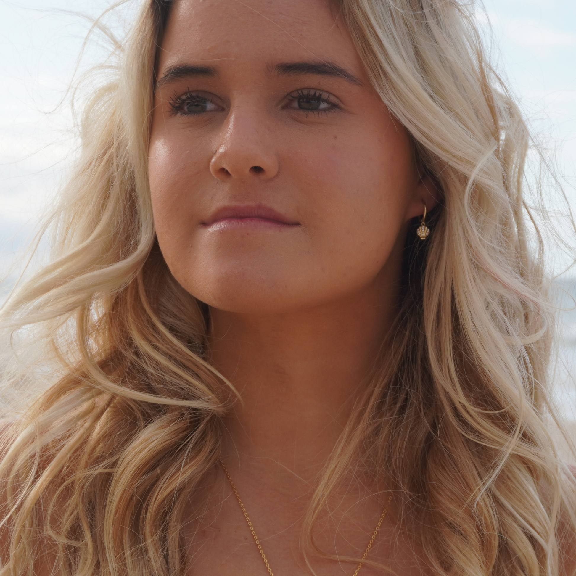 Kailumea Ocean Safe - Waterproof Jewellery tarnish-resistant gold/silver clamshell pendant hoops with CZ, perfect for beach lovers and gifts