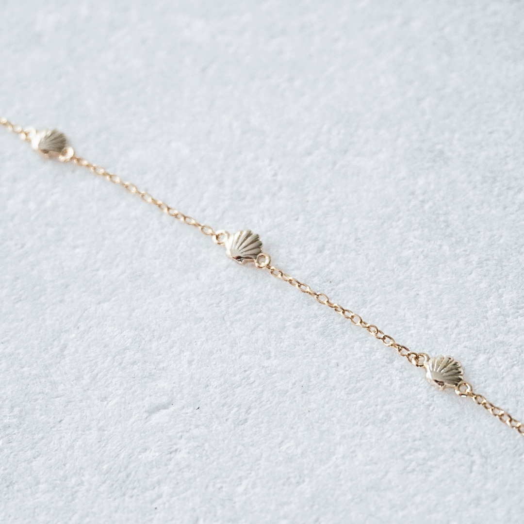 Tia Clamshell Bracelet