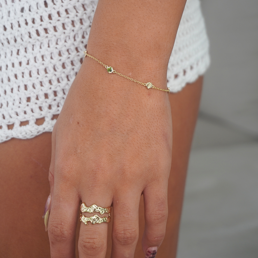 Tia Clamshell Bracelet