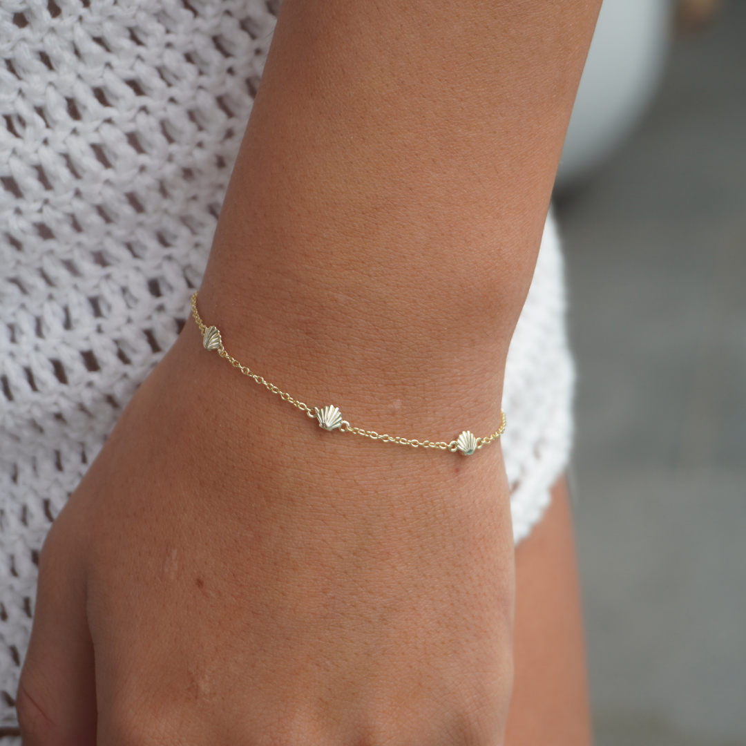 Tia Clamshell Bracelet