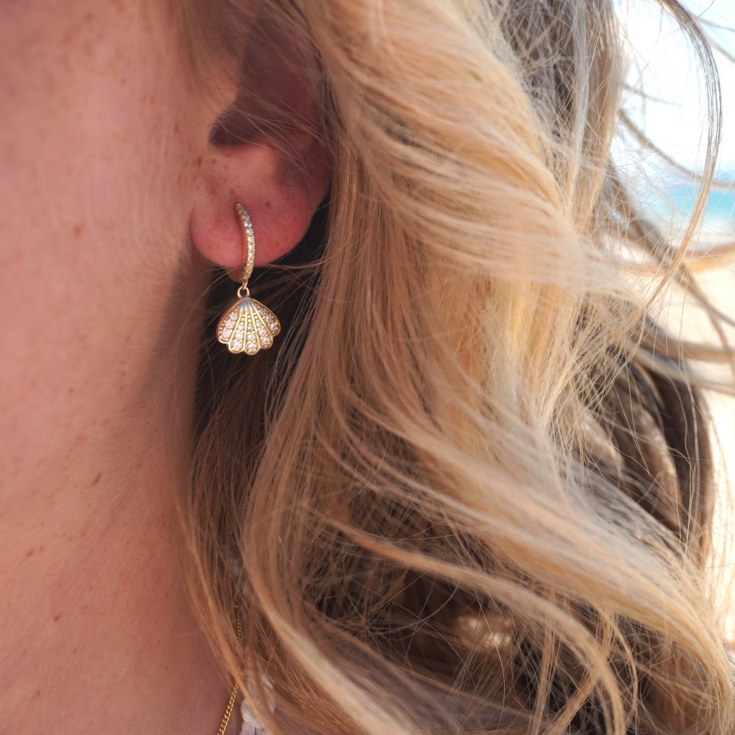 Paloma Clamshell Pendant Hoops