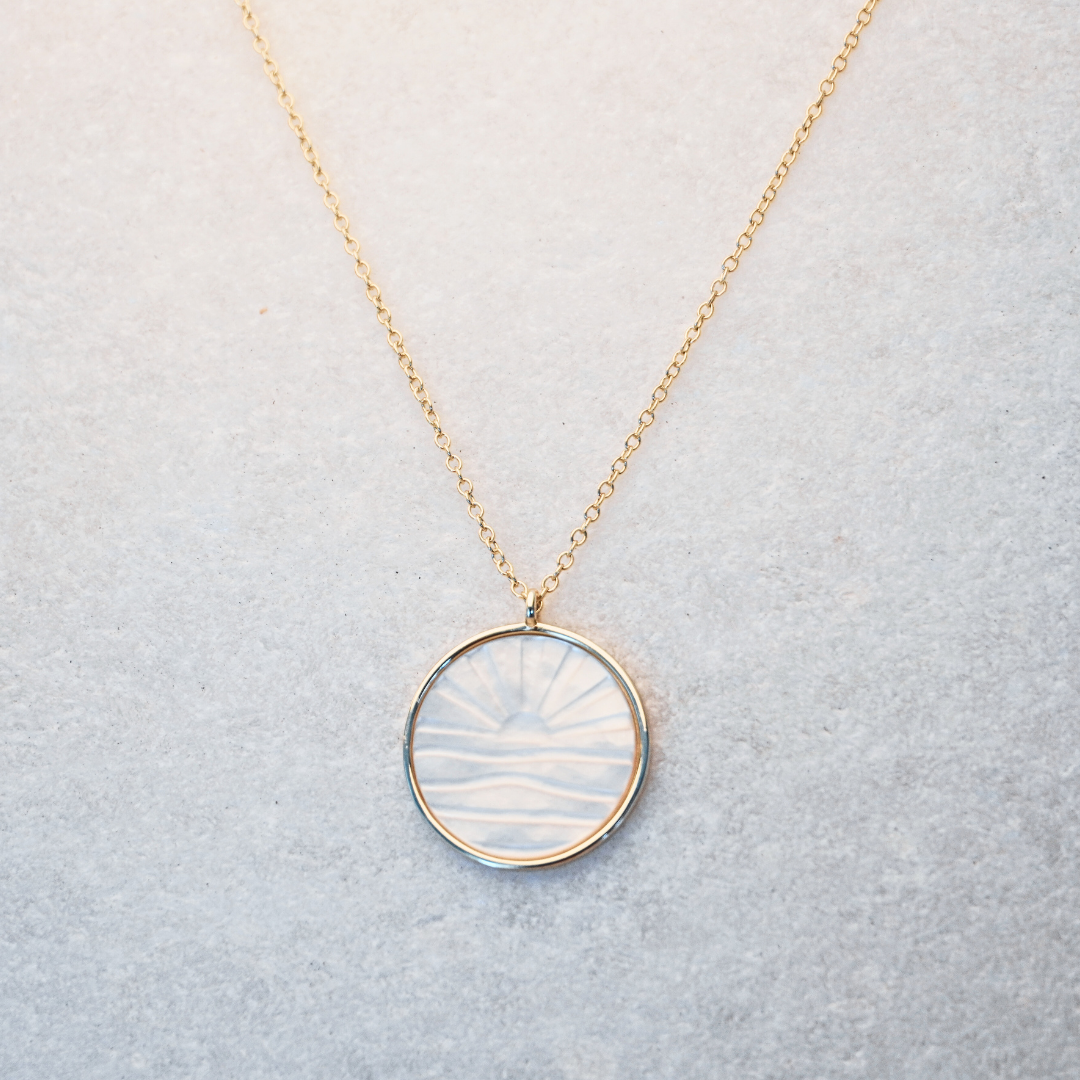 Solaya mother of pearl pendant necklace