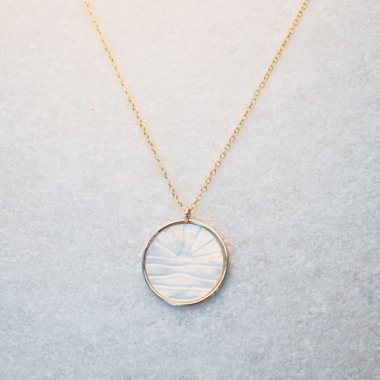 Solaya mother of pearl pendant necklace
